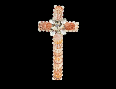 3208 - Wooden Cross with Shells - Brown