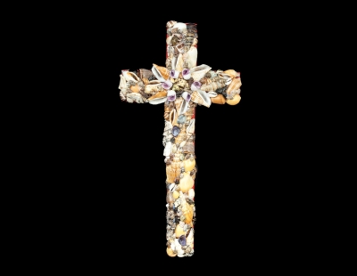 3211 - Wooden Cross with Assorted Shells
